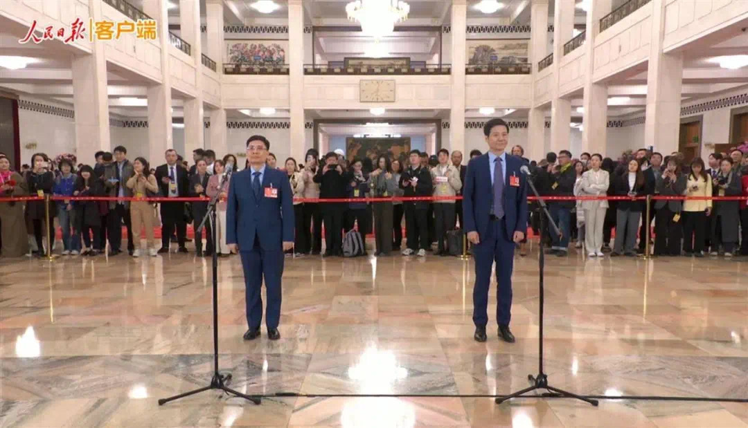 周云杰回应和雷军同框后走红，一个时代的流量新星崛起
