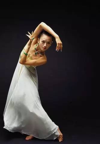 女副院长报舞蹈班，缓解恐惧的力量