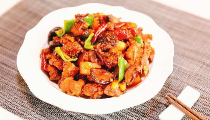 杨铭宇黄焖鸡公司简介——传统美食的现代诠释