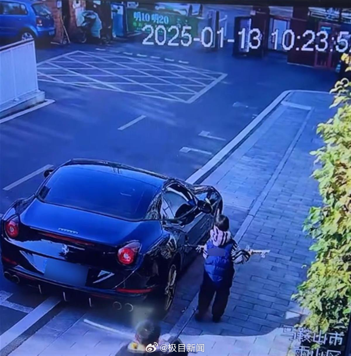 75岁老人开法拉利撞残他人，监控曝光下的震撼与反思