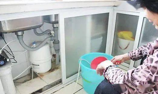 净水器水管接反，女子五年喝下废水——背后的故事与反思