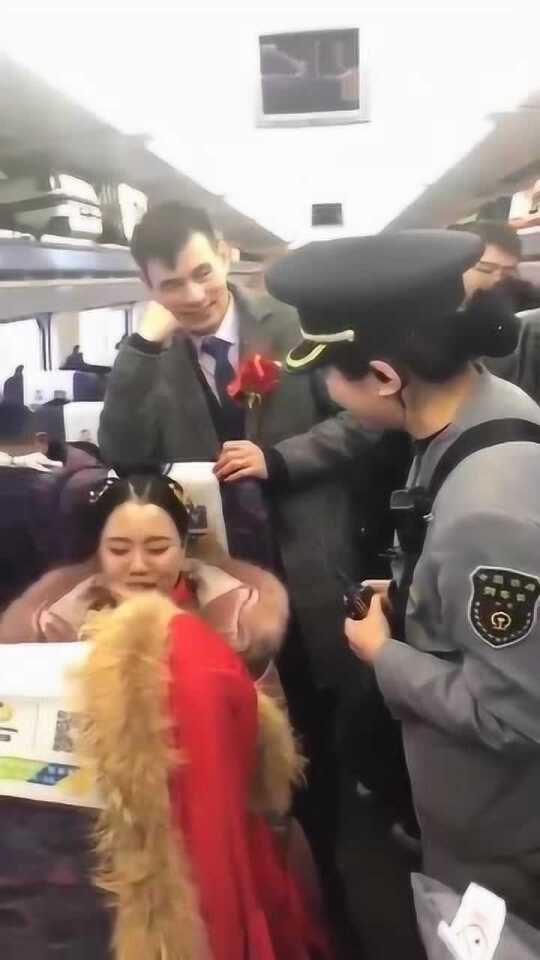 男子出差坐高铁偶遇列车长妻子，一场意外的浪漫邂逅