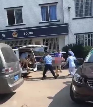 逃犯驾车冲向闹市，警察果断行动终结危机