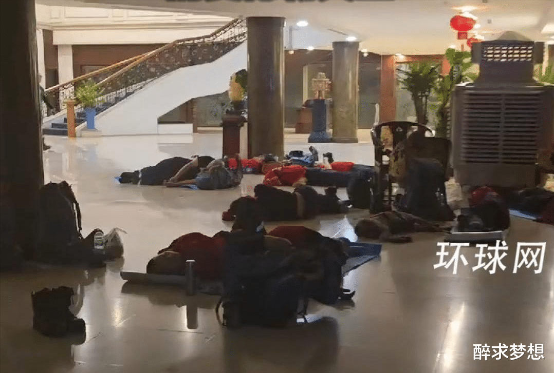中国救援队抵缅甸席地而睡，跨越国界的温暖与担当