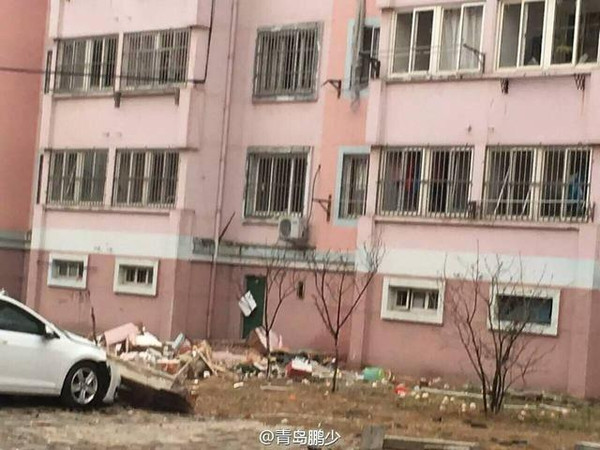 青岛居民楼爆炸事件，窗户瞬间被炸飞，背后的真相究竟如何？