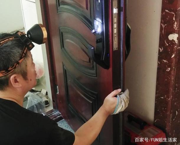 开锁师傅竟然成了小偷？！探究背后的故事与反思