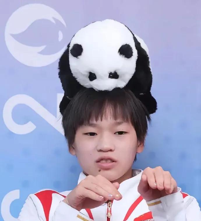 全红婵回应体重变化对动作的影响，挑战与适应并重，坚韧与毅力同行