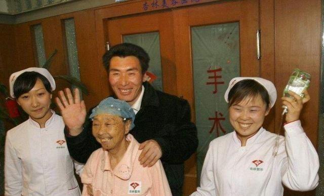 现在离婚和结婚时，不带户口本可以登记吗？