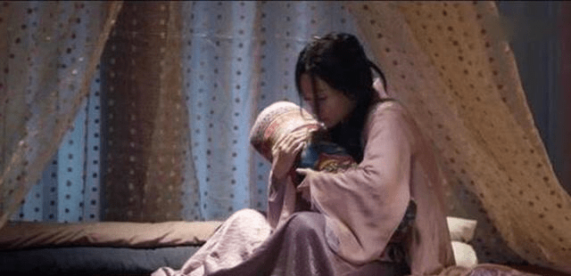 网友辣评陈德容，冷宫疯掉的妃子？深度解析