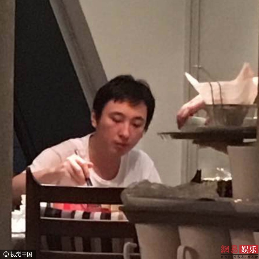 王思聪高档餐厅就餐，豪华体验与公众关注
