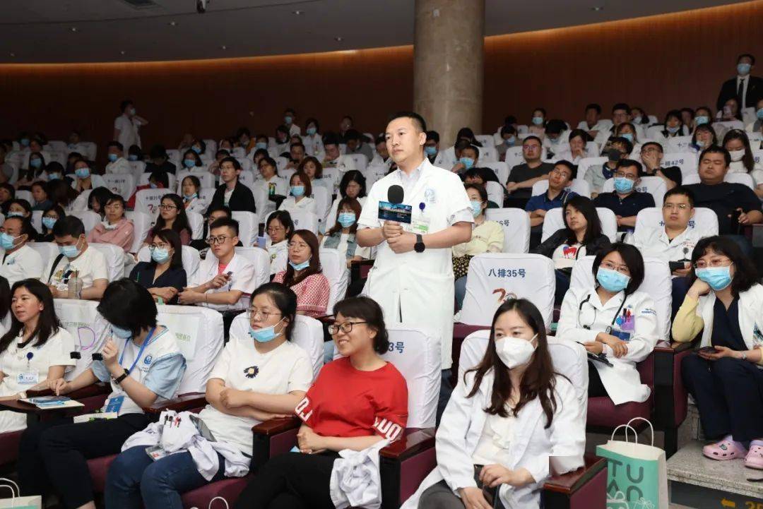 杨舒予17中6狂砍13分，赛场上的闪耀之星