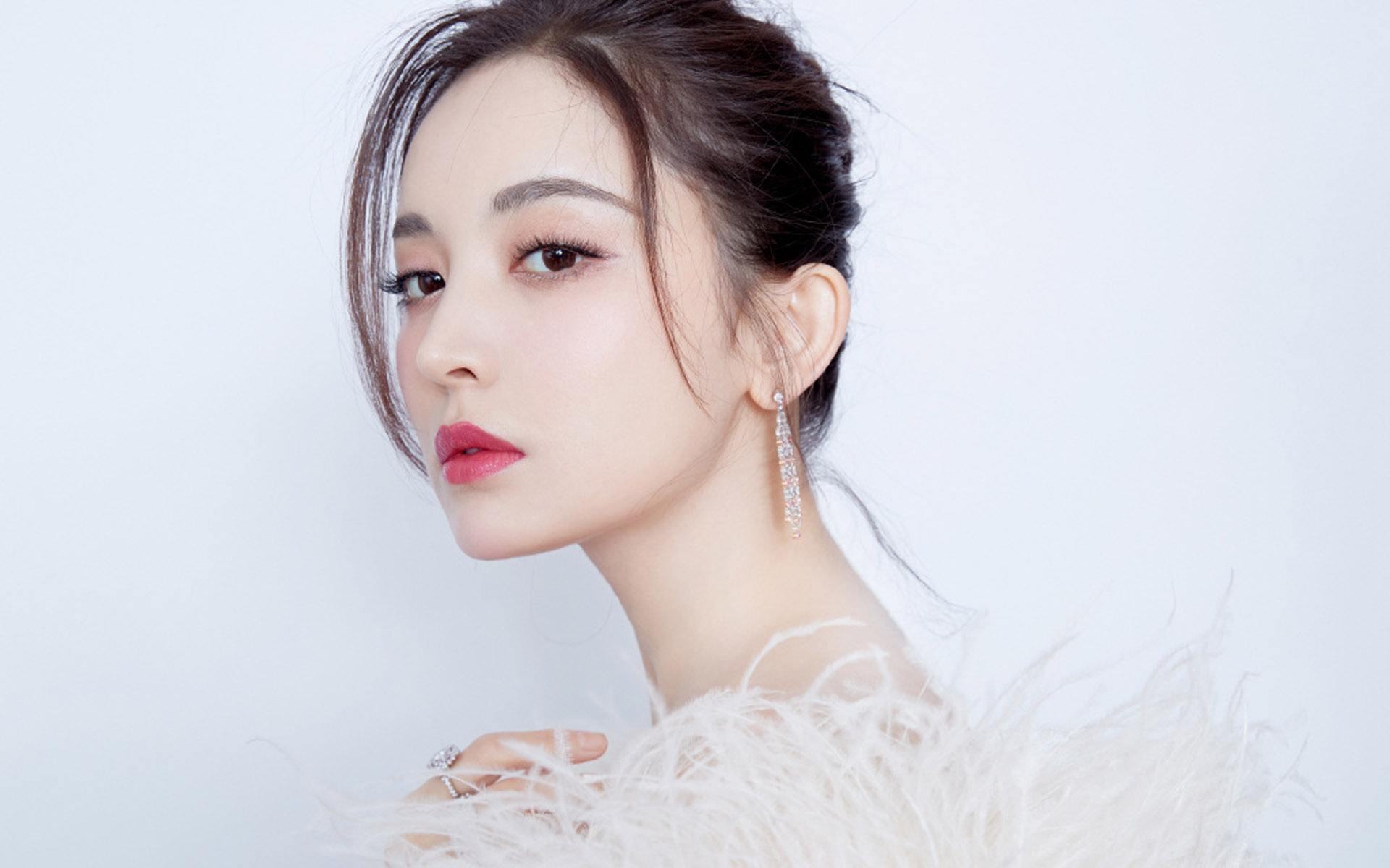 长得像刘亦菲的高中校花，校园新星，网络热议焦点