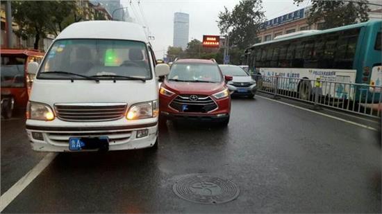 货车变道追尾谁的责任，事故背后的责任解析