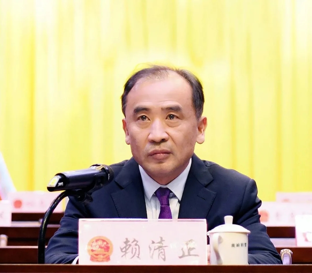 赖清正副厅，领导风范与时代担当