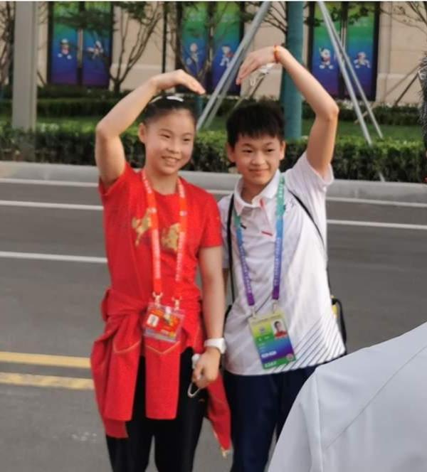 全红婵获得冠军后采访视频，荣耀背后的故事
