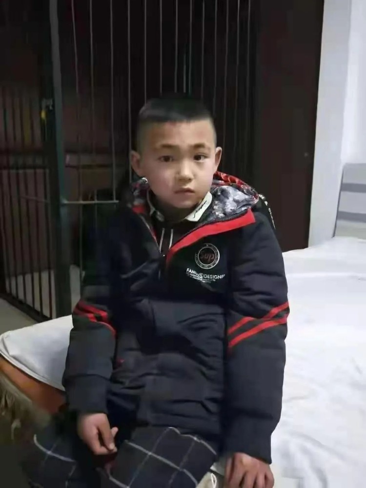揭秘8岁男童走失前的画面