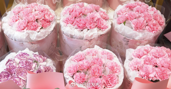 母亲节鲜花市场火爆，情感经济绽放光彩