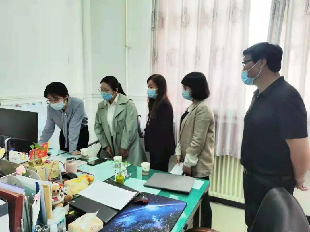 老人病重无法去银行取定期存款，该如何解决？