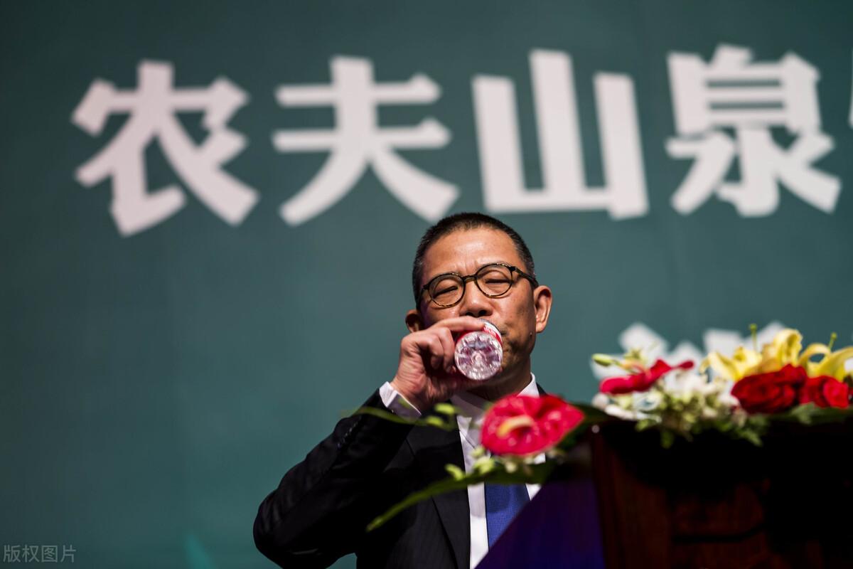 钟睒睒坚守原则，农夫山泉所有产品严格自主生产，拒绝代加工
