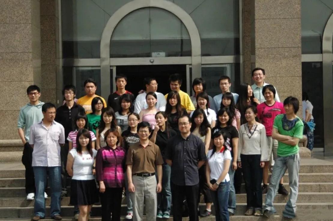 杨天真带八个箱子开启留学生涯，勇敢追梦的启示