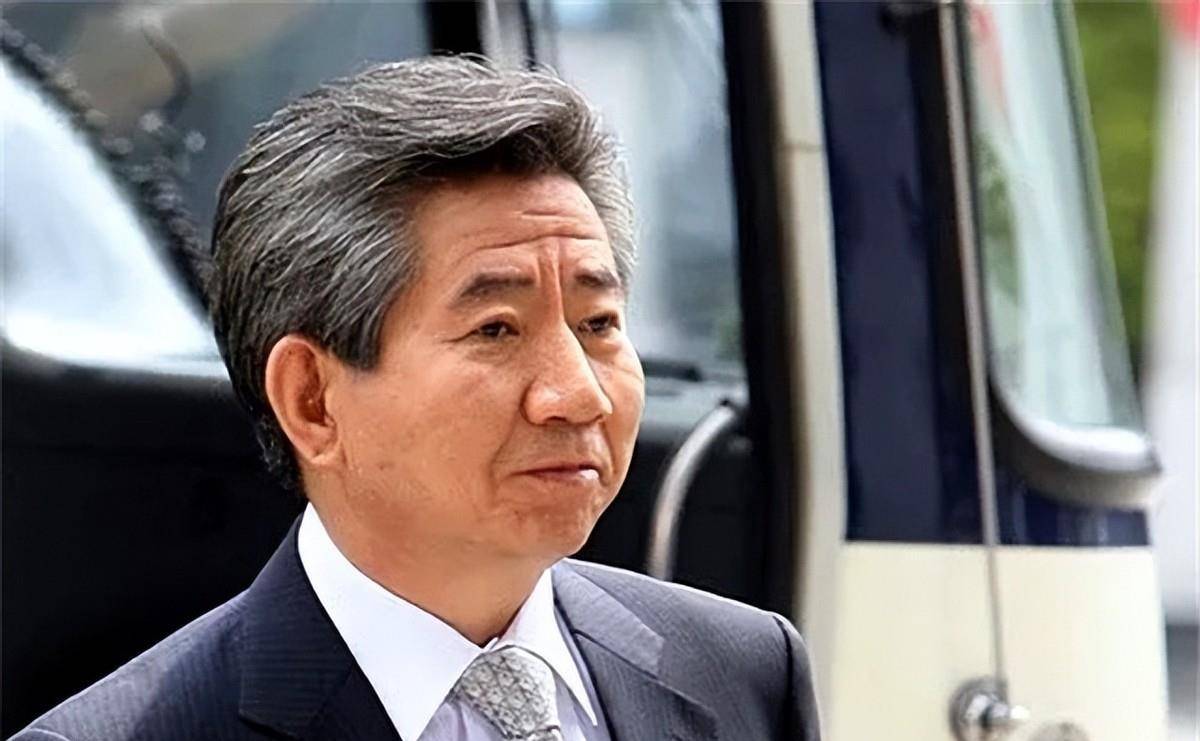 李在明含泪悼念卢武铉，深深的哀思与无尽的怀念