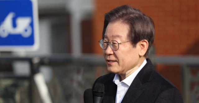 李在明含泪悼念卢武铉，深深的哀思与无尽的怀念
