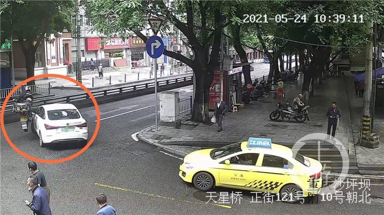 路口摩托车与轿车相撞，责任归属谁？