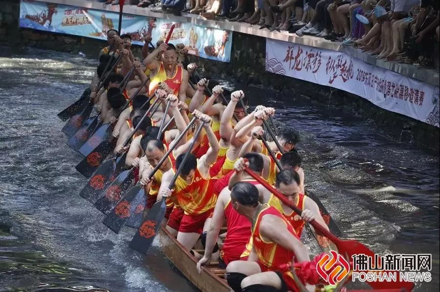 十几万龙船说撞就撞？佛山大爷回应——一场关于传统与理解的碰撞