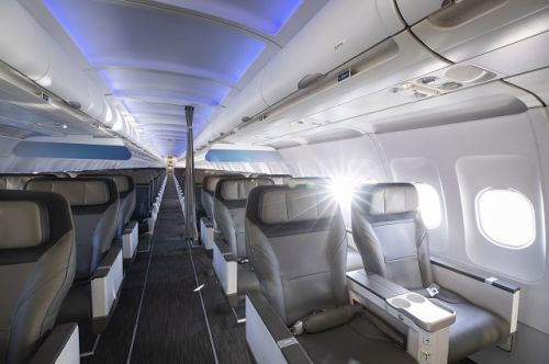 乘客空中欲开舱门，航班被迫改道事件深度解析