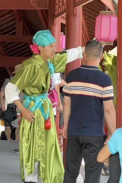 河南一景区高薪招聘帅气NPC，月薪高达三万！