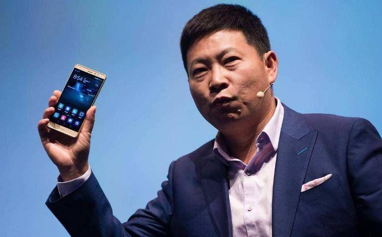 余承东疑开车睡着，路人大喊余总——一次意外的公众关注事件
