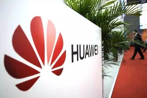 余承东疑开车睡着，路人大喊余总——一次意外的公众关注事件