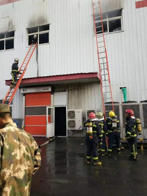 车间爆炸目击者发声，惊魂一刻，揭示事故真相