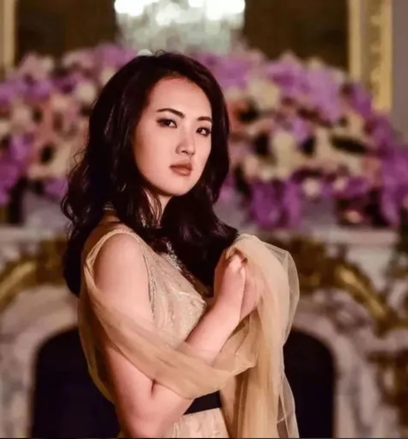 姚安娜，还好从哈佛毕业了