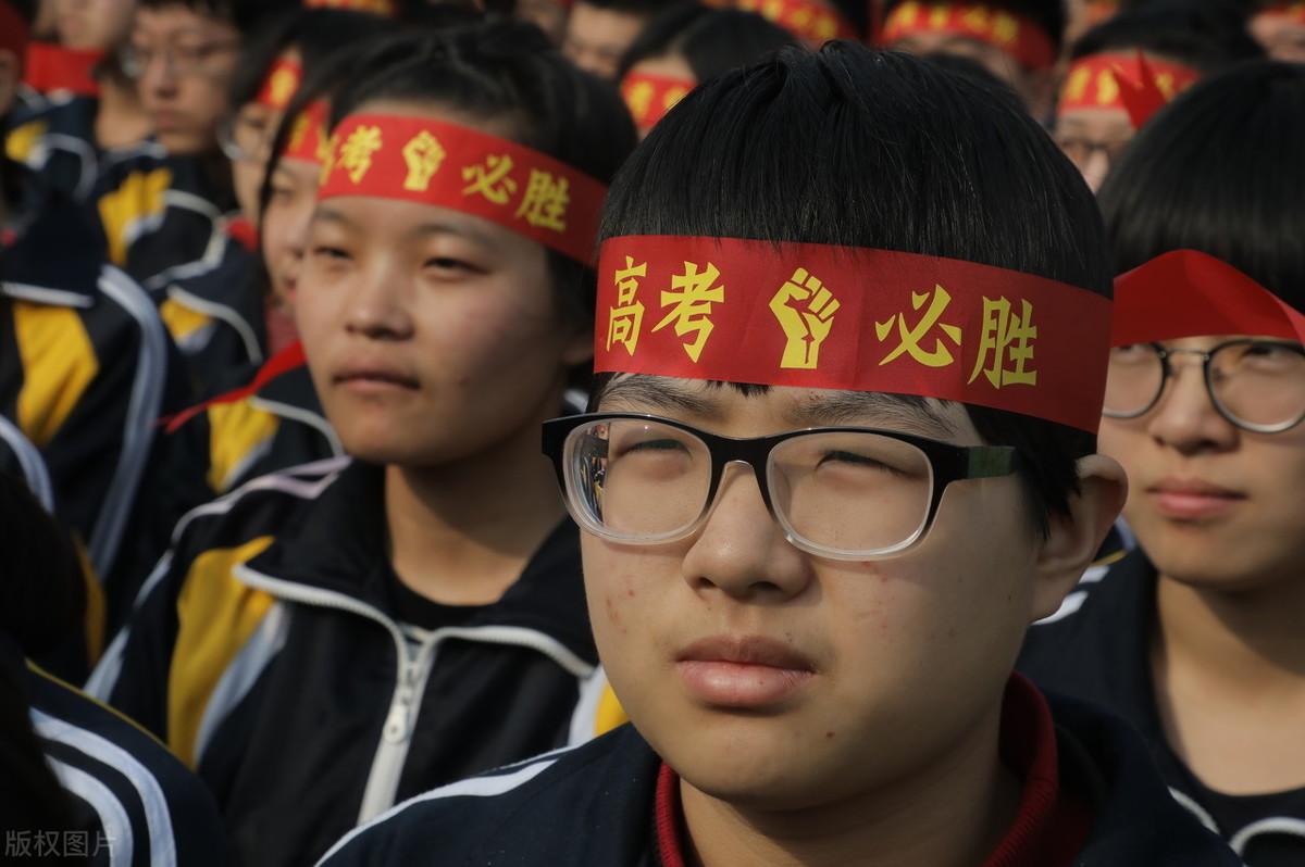 今年高考报名人数达1071万，究竟比去年增加了多少？