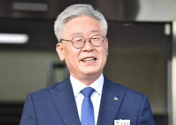 韩总统选举临近，李在明持续领跑民意调查