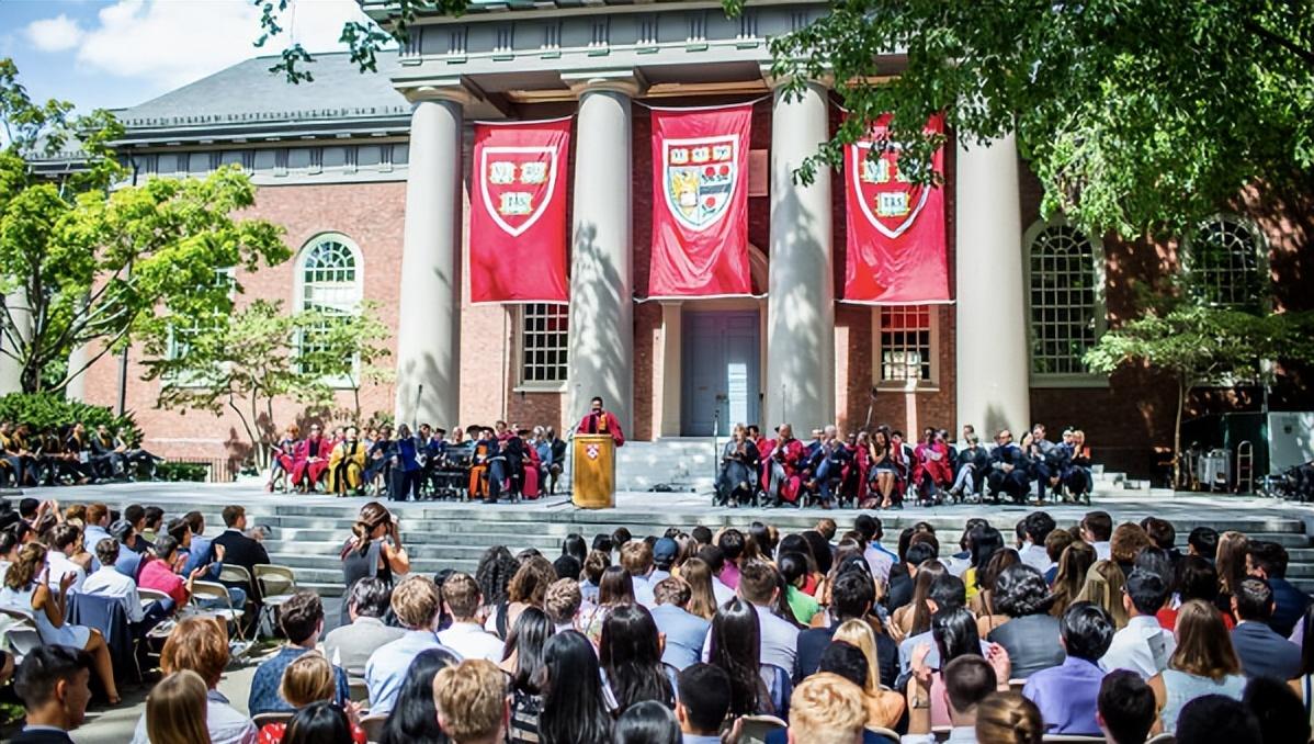 哈佛女大学生演讲视频，激励与启示的力量
