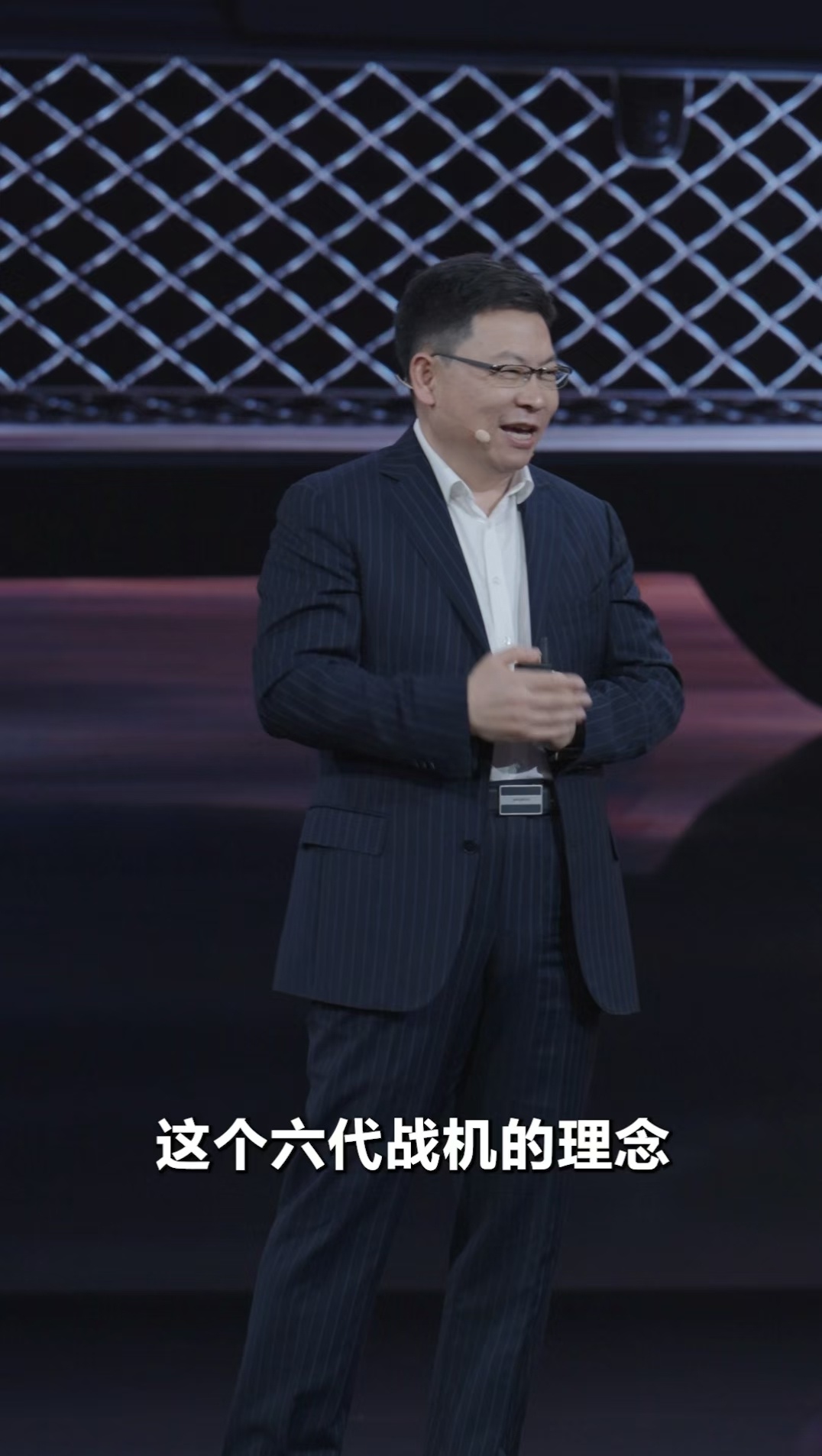 余承东展示尊界S800新功能，科技与艺术的完美融合