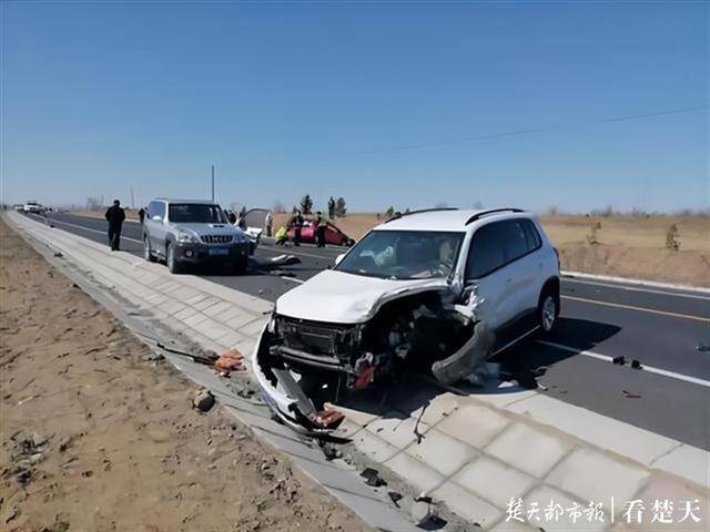 高架4车道变3车道致5死事件，官方通报与公众关注
