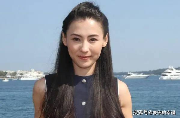 李嫣高中毕业，长发披肩神似王菲，青春绽放时刻
