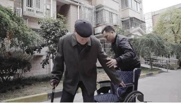 上海独居老人将巨额房产赠予水果摊主，一份温暖的邻里情缘
