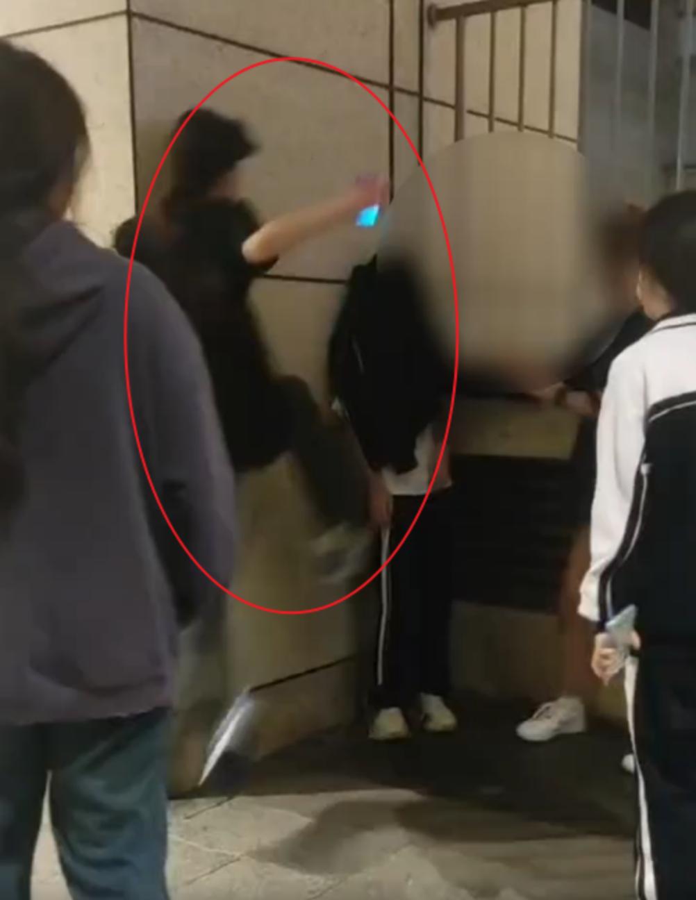 初中生偷拍女生事件，家长被当庭训诫的反思