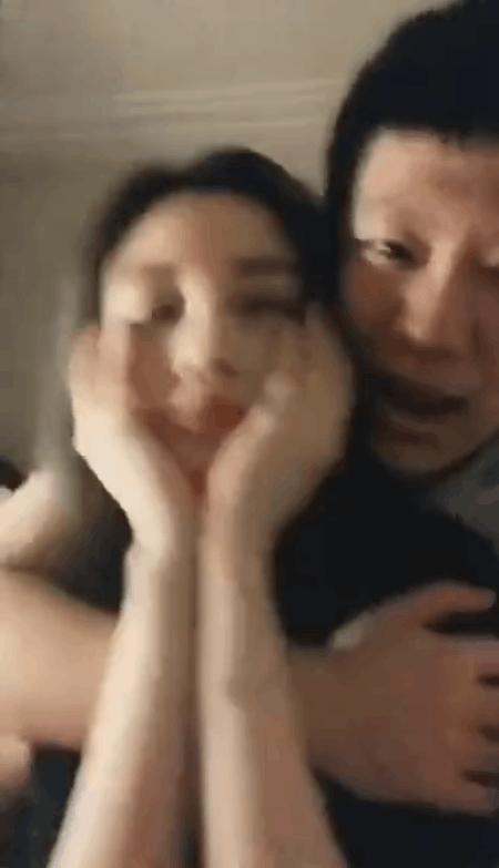 贾乃亮带甜馨外出吃饭，温馨亲子时光