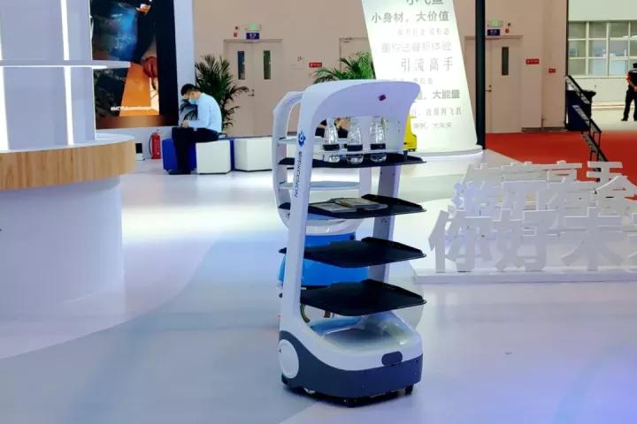 酒店送餐机器人价格大揭秘，究竟要多少钱？