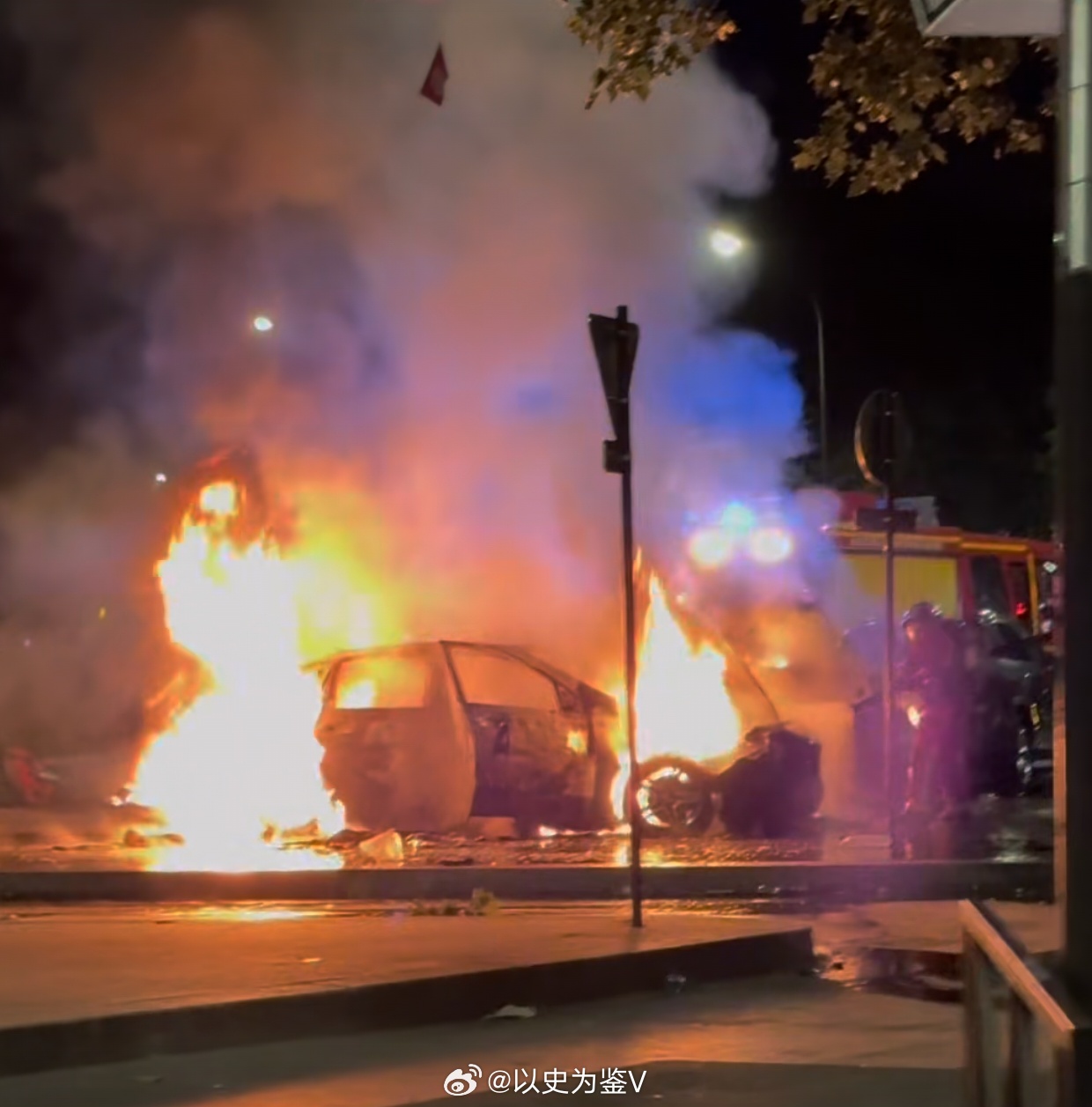 巴黎赢了球烧了城，一场狂欢背后的故事
