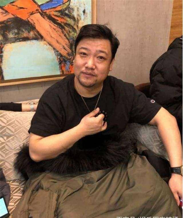 演员贾冰减肥成功瘦到脱相，励志故事与启示