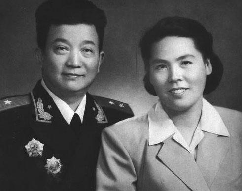 李雪是谁？探寻网络红人李雪的真实身份