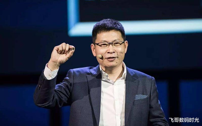卢伟冰疑回怼余承东暗讽，两大巨头交锋引发热议