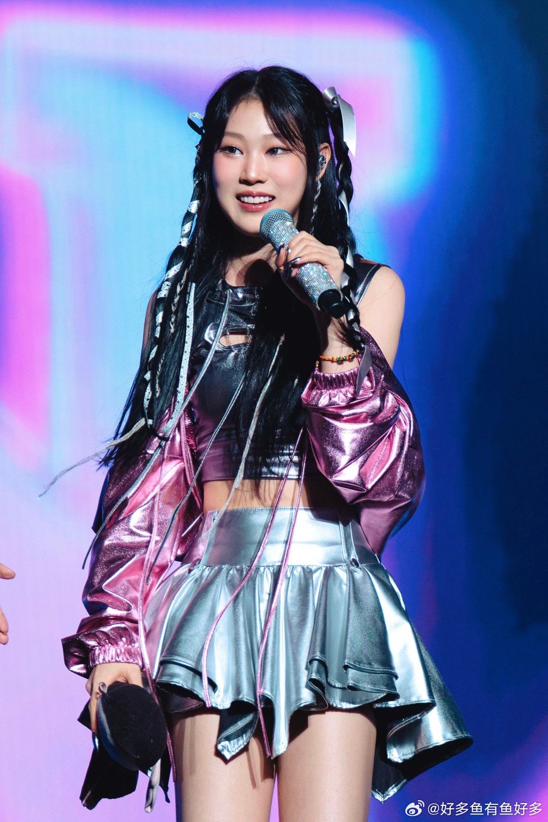 小沈阳演唱会女儿登台唱跳遭吐槽，公众视线下的艺术表现争议