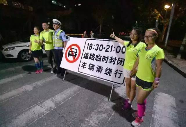 骑手断头路车祸被网友发现，当地回应引热议